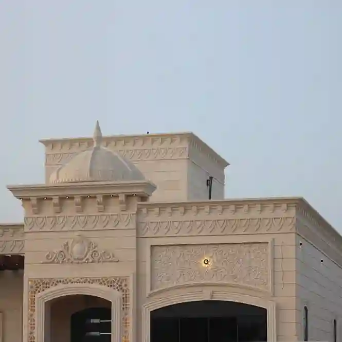 دهان حراري للواجهات بالرياض يعكس الحرارة ويوفر الطاقة