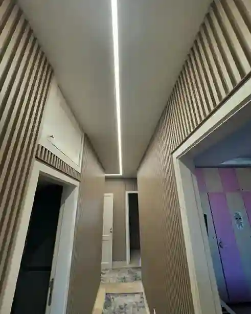 تركيب بديل الخشب والشيبورد في مدخل شقة فاخرة