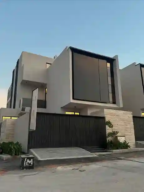 تجديد دهانات خارجية لفيلا باستخدام دهان عازل للحرارة