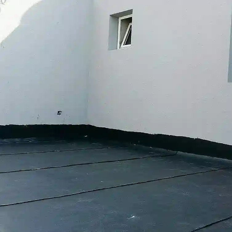 عزل أسطح فلل وشقق سكنية بالرياض