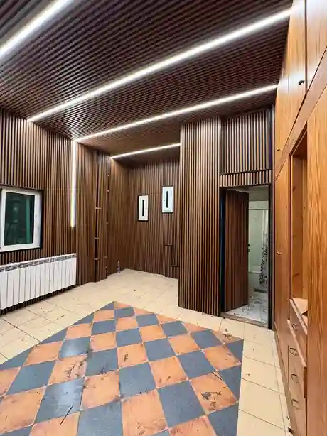 إضاءة مخفية مع ألواح بديل الخشب